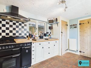 Kitchen- click for photo gallery